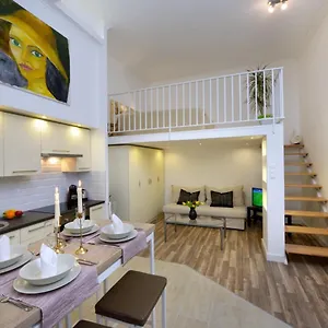 Orangehomes Two Bedroom Raday Str. Apartment
