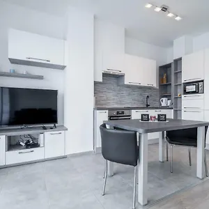 Bpr Chic White With Terrace & A/c & Garage Budapest