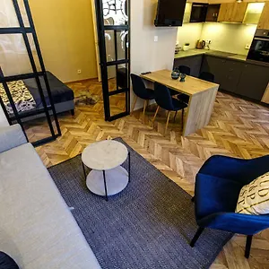 Appartement E13 - Elegant, Boedapest