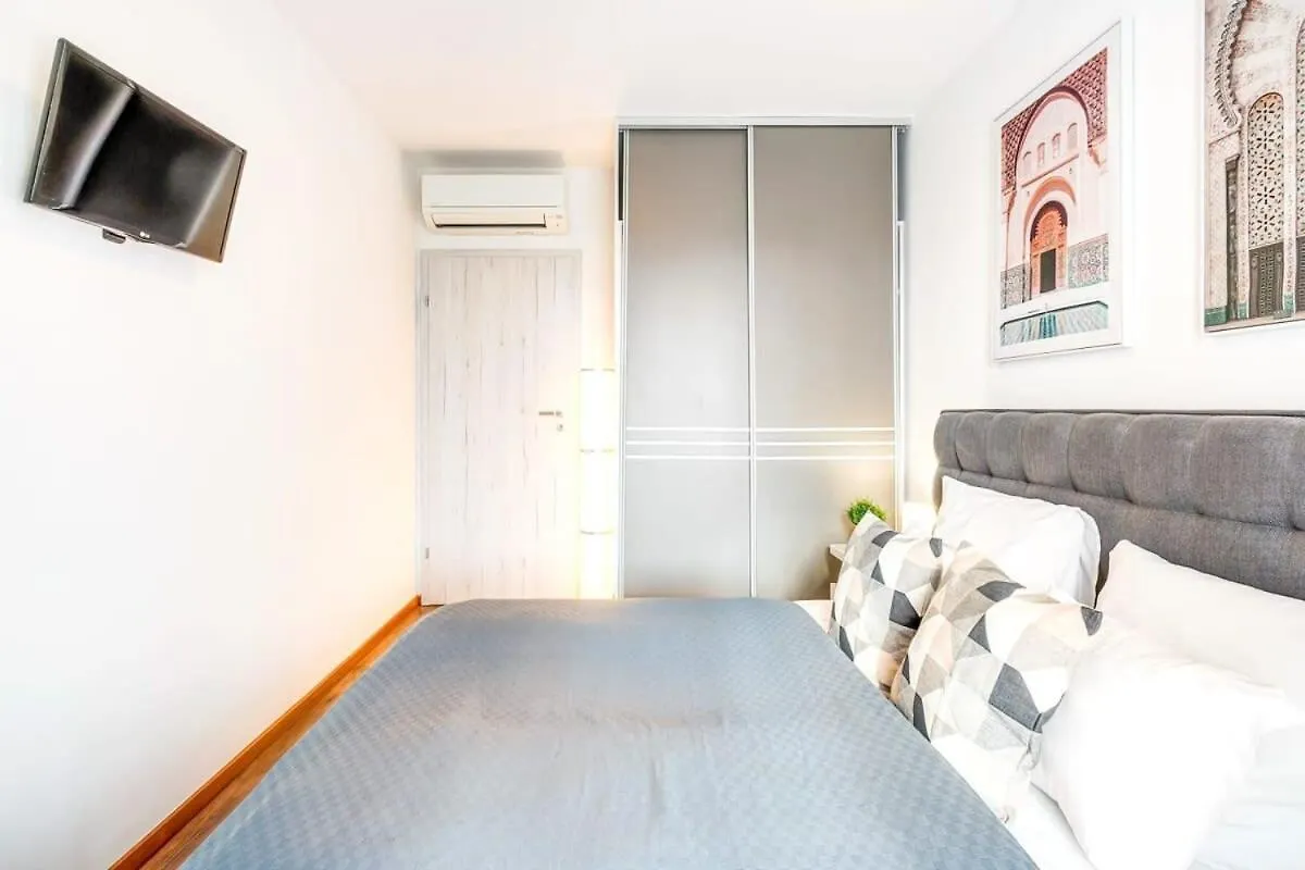 Central - New - With Sunny Balcony Budapest 0*,