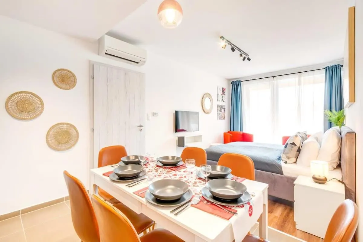 Central - New - With Sunny Balcony Boedapest Appartement